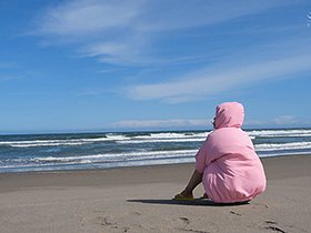 夏は最高濃度の青色だ。海辺のちぃぱい日焼け少女は小悪魔rock ’n’ roll。 サンプル動画サムネイル